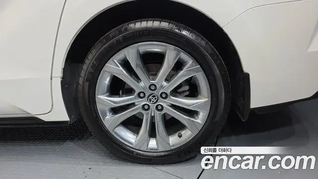 Toyota Sienna 2021 — ფოტო 1/38