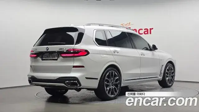 BMW X7 2024 — Фото 2/20