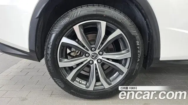 Lexus RX450h 2019 — Photo 8/32