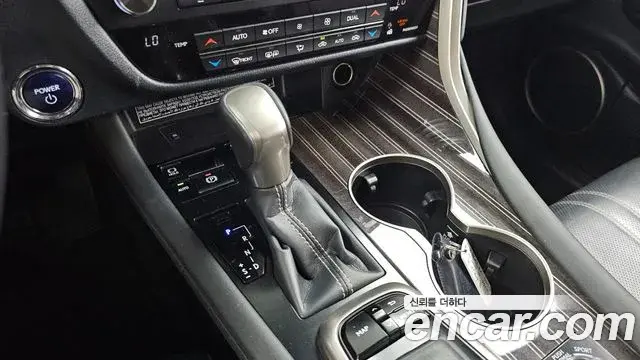 Lexus RX450h 2019 — Photo 21/32