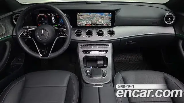 Mercedes-Benz E-Class 2023 — Photo 7/20