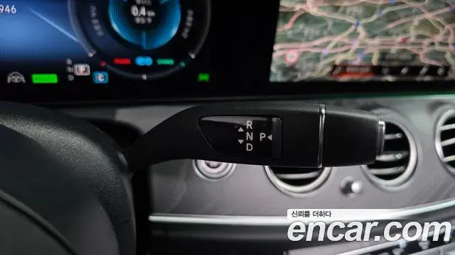 Mercedes-Benz E-Class 2023 — Photo 9/20
