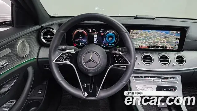 Mercedes-Benz E-Class 2023 — Photo 13/20