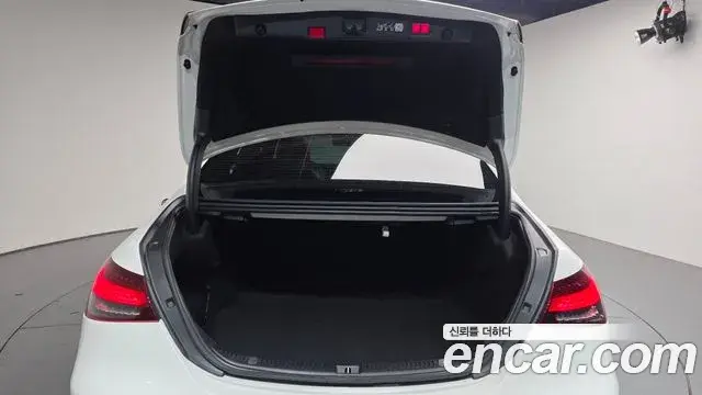 Mercedes-Benz E-Class 2023 — Photo 20/20