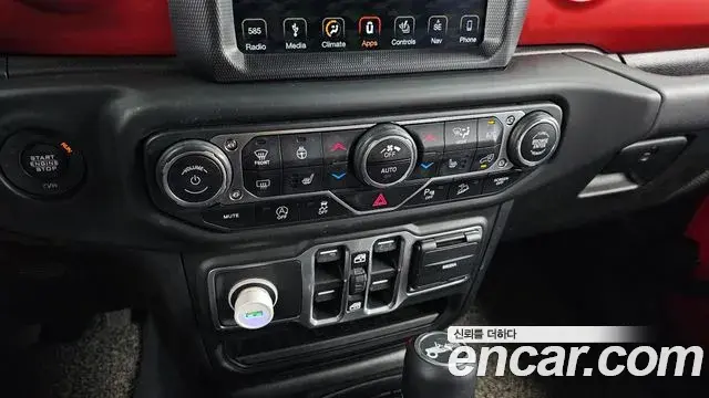 Jeep Wrangler 2018 — Фото 17/20