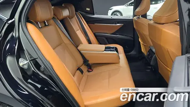 Toyota Camry 2025 — Şəkil 26/31