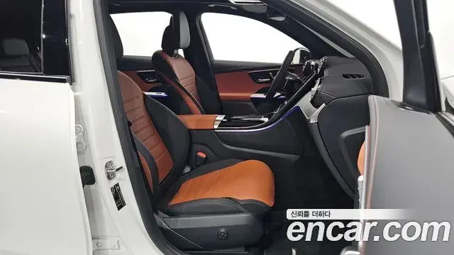 Mercedes-Benz GLC-Class 2026 — Photo 13/34