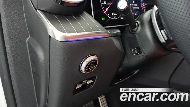 Mercedes-Benz GLC-Class 2026 — Photo 16/34