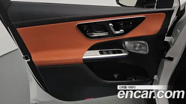 Mercedes-Benz GLC-Class 2026 — Photo 14/34