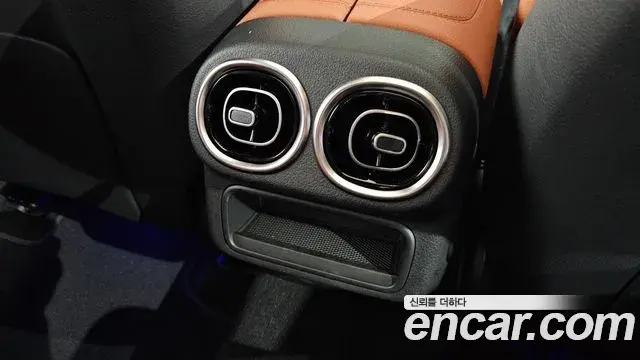 Mercedes-Benz GLC-Class 2026 — Photo 10/34