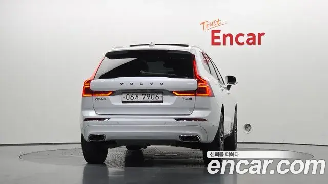 Volvo XC60 2019 — Photo 5/33