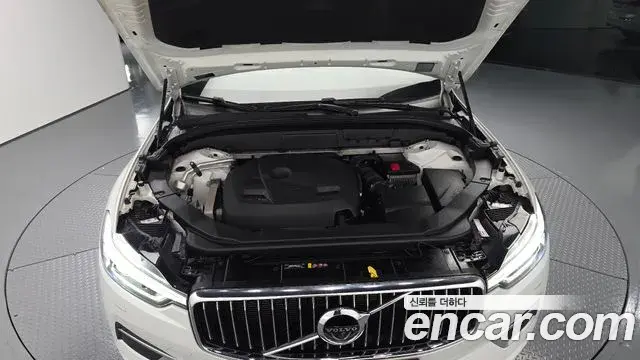 Volvo XC60 2019 — Photo 4/33