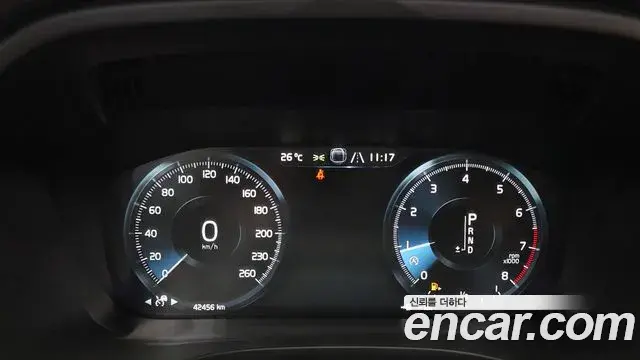 Volvo XC60 2019 — Photo 25/33