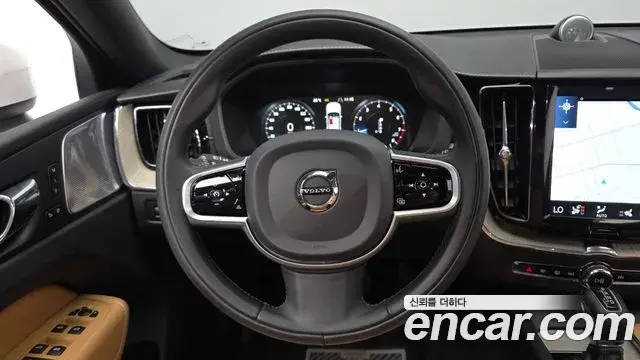 Volvo XC60 2019 — Photo 19/33
