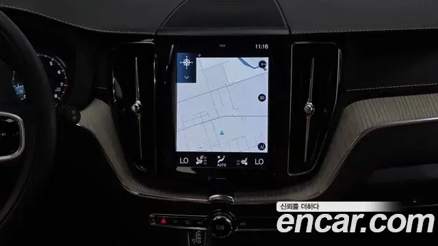 Volvo XC60 2019 — Photo 6/33