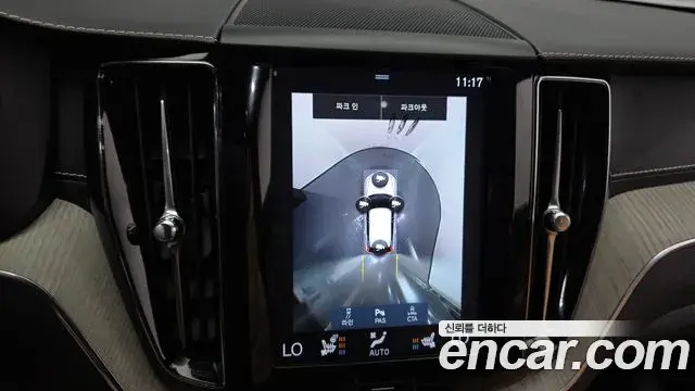 Volvo XC60 2019 — Photo 15/33