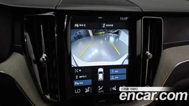 Volvo XC60 2019 — Photo 26/33