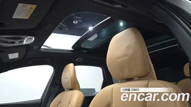 Volvo XC60 2019 — Photo 21/33