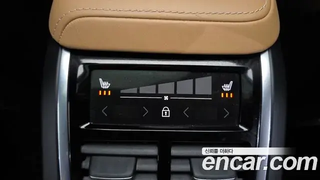 Volvo XC60 2019 — Photo 3/33