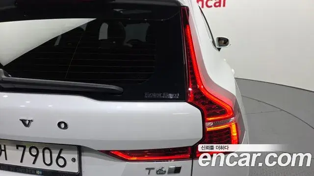 Volvo XC60 2019 — Photo 30/33