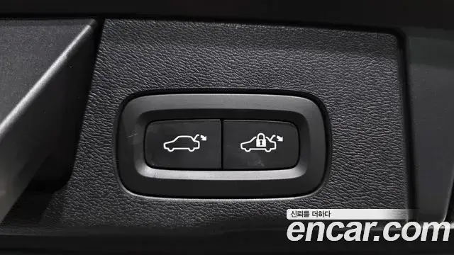 Volvo XC60 2019 — Photo 7/33