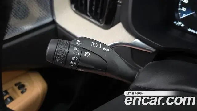 Volvo XC60 2019 — Photo 31/33