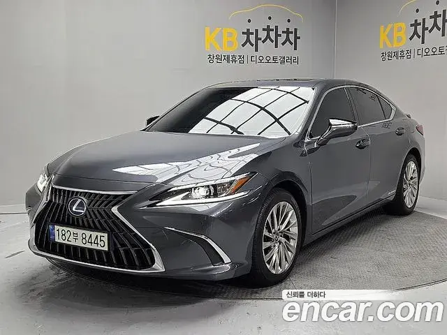 Lexus ES300h 2022 — Photo 10/18