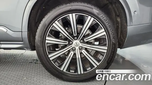 Volvo XC90 2019 — ფოტო 9/35