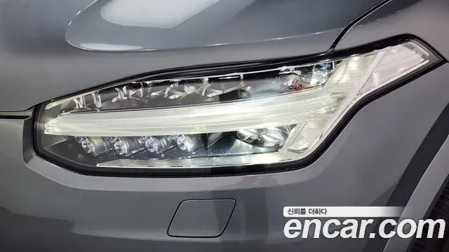 Volvo XC90 2019 — ფოტო 12/35