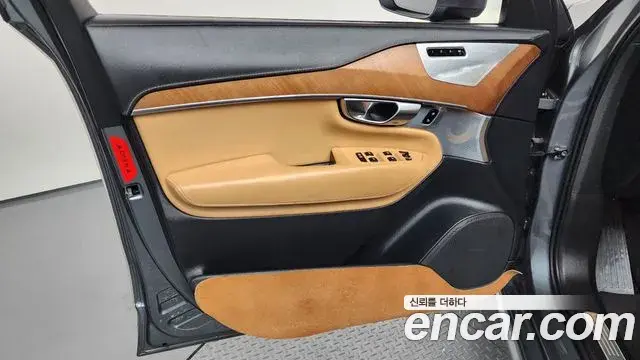 Volvo XC90 2019 — ფოტო 2/35