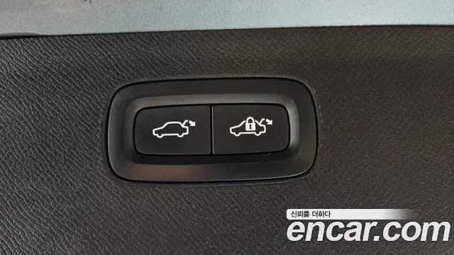 Volvo XC90 2019 — ფოტო 4/35