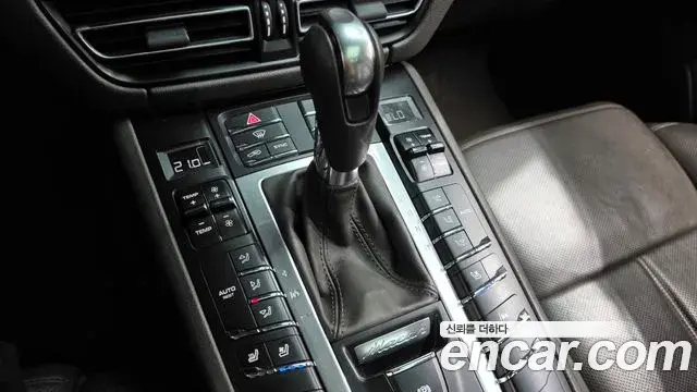 Porsche Macan 2021 — Фото 9/20