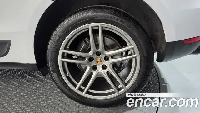 Porsche Macan 2021 — Şəkil 16/34