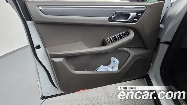 Porsche Macan 2021 — Şəkil 34/34