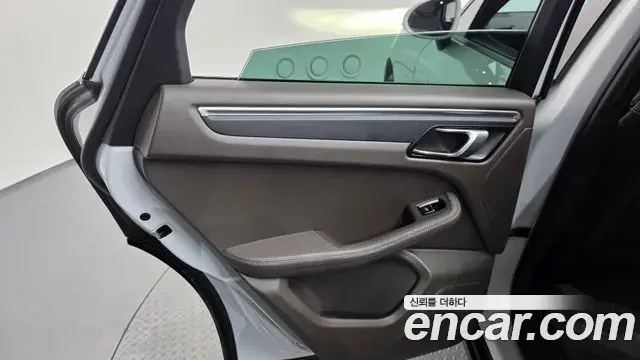 Porsche Macan 2021 — Şəkil 8/34