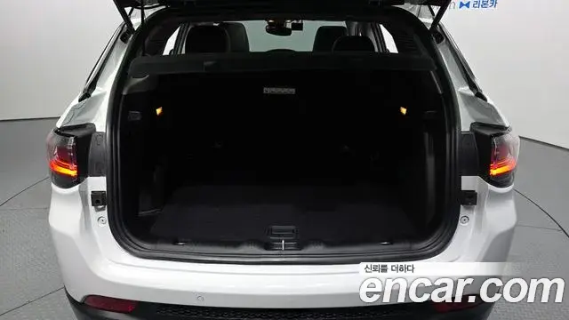 Jeep Compass 2022 — Photo 32/34