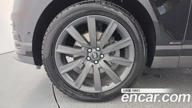 Land Rover Range Rover Velar 2018 — Photo 16/33