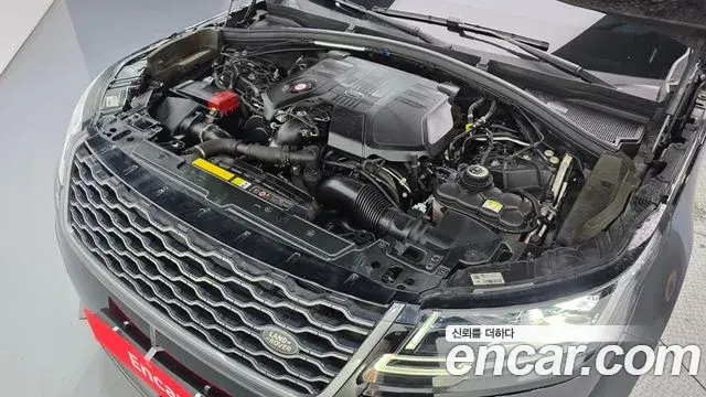 Land Rover Range Rover Velar 2018 — Photo 11/33