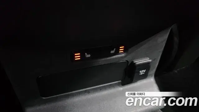 Land Rover Range Rover Velar 2018 — Photo 32/33