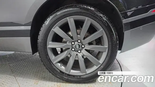 Land Rover Range Rover Velar 2018 — Photo 20/33