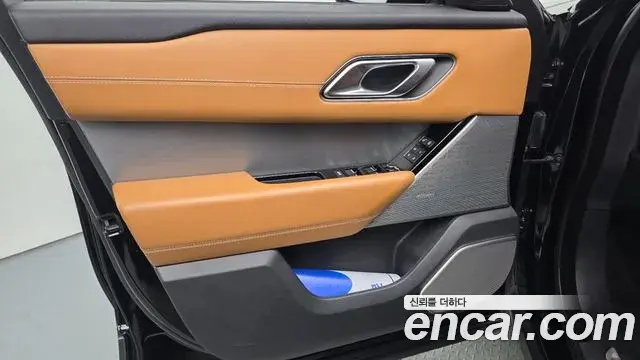 Land Rover Range Rover Velar 2018 — Photo 15/33
