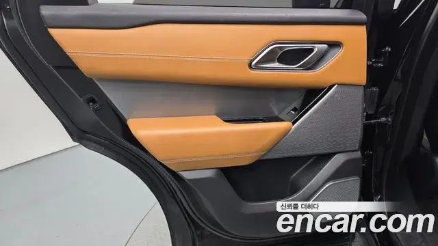 Land Rover Range Rover Velar 2018 — Photo 10/33