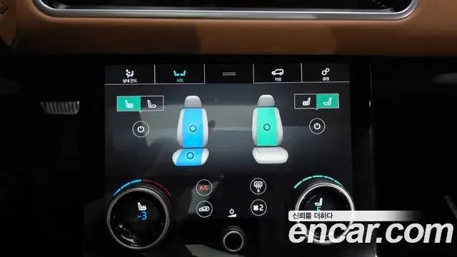 Land Rover Range Rover Velar 2018 — Photo 12/33