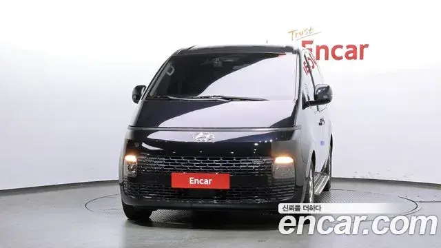 Hyundai Staria 2021 — Фото 3/20