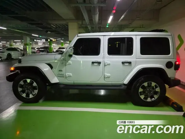 Jeep Wrangler 2022 — Фото 19/20