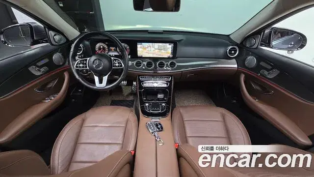Mercedes-Benz E-Class 2020 — Фото 7/20