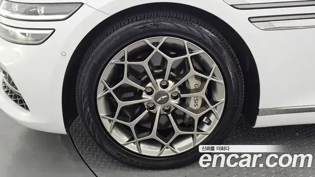 Genesis Electrified G80 2022 — Photo 5/20