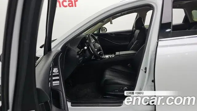 Genesis Electrified G80 2022 — Photo 10/20