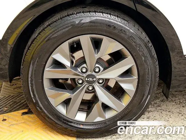 Kia Sportage 2022 — Фото 17/20