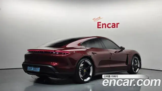 Porsche Taycan 2020 — Photo 33/36